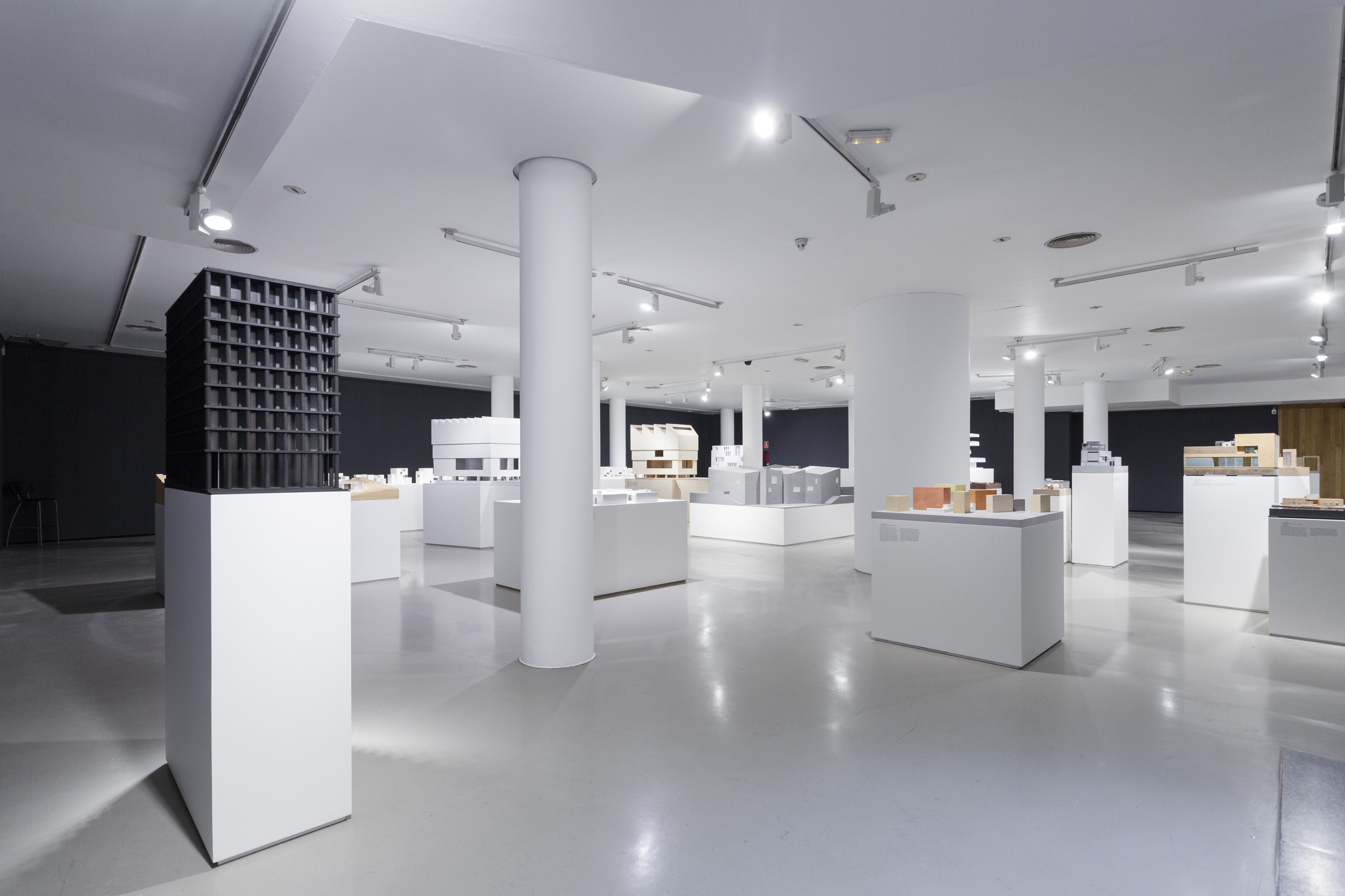 アート・デザイン・音楽 David Chipperfield : Essentials David Chipperfield Architects: Essentials • David